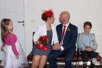 0028-20150522-hochzeit-vor-standesamt-067-